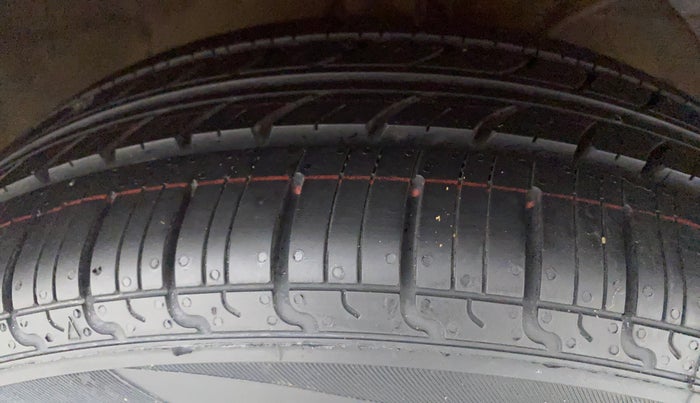 2016 Maruti Baleno DELTA PETROL 1.2, Petrol, Manual, 81,551 km, Right Front Tyre Tread