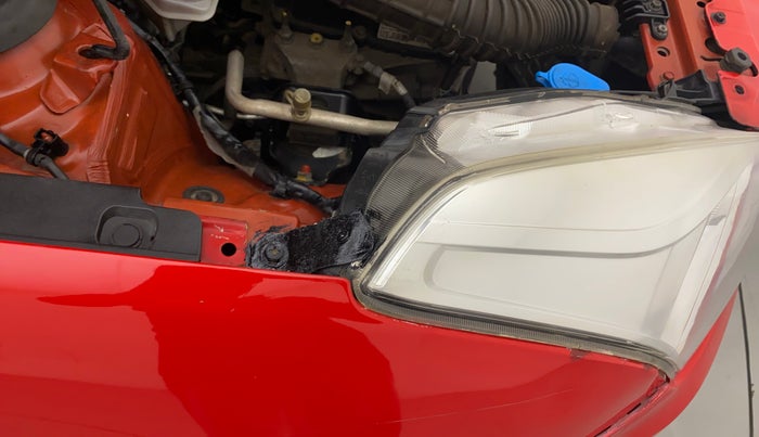 2016 Maruti Baleno DELTA PETROL 1.2, Petrol, Manual, 81,551 km, Right headlight - Clamp has minor damage
