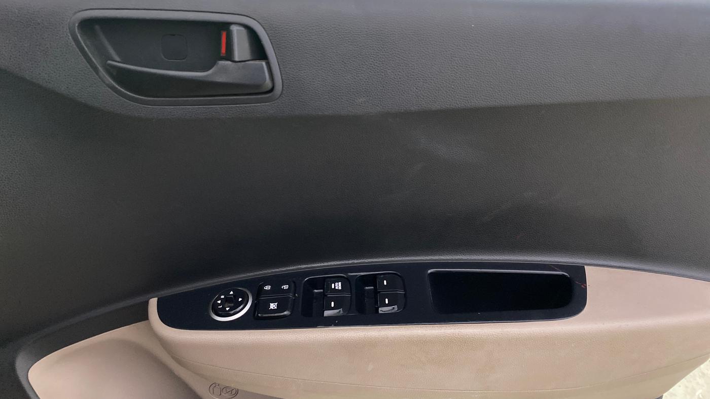 2019 Hyundai Grand i10 MAGNA AT 1.2 KAPPA VTVT, Petrol, Automatic, 36,769 km, Driver Side Door Panels Control