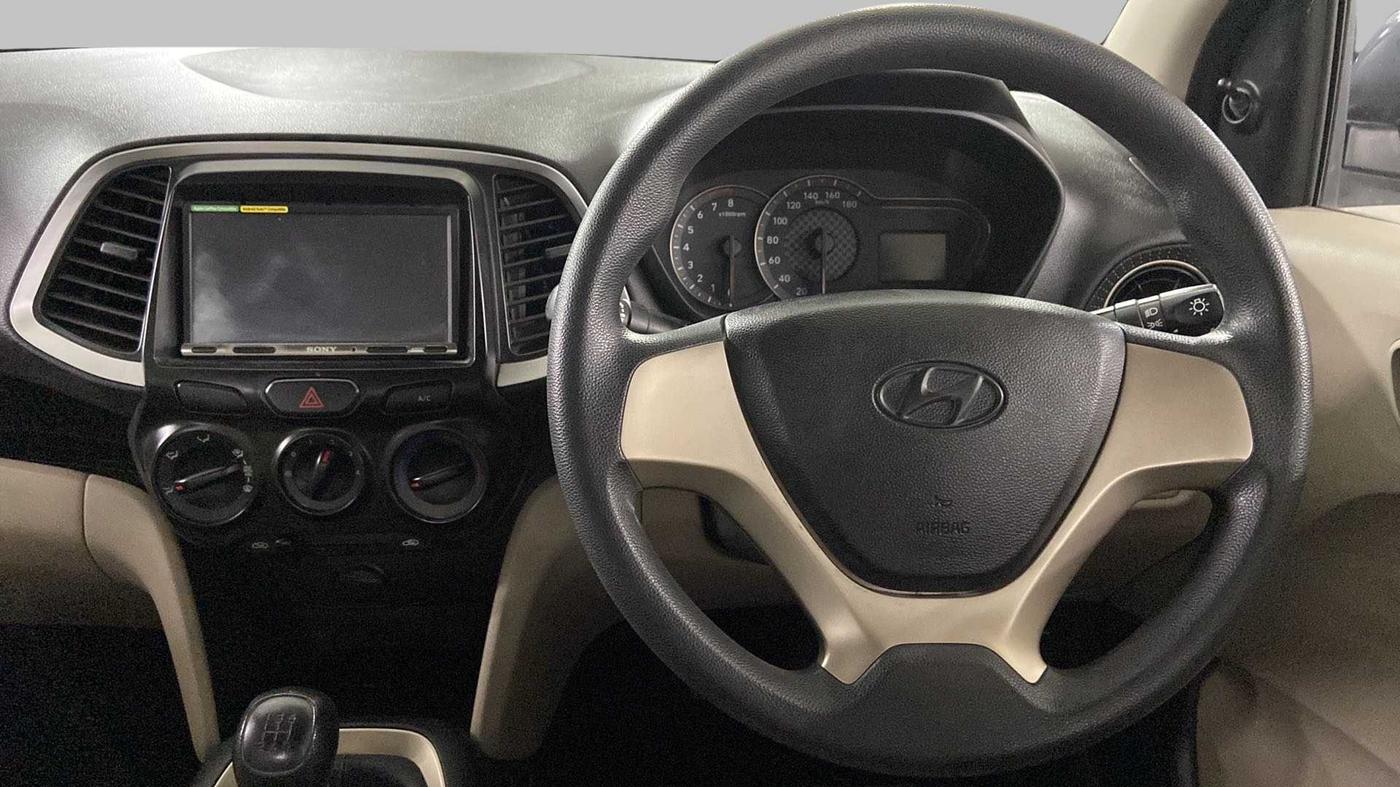 2019 Hyundai NEW SANTRO MAGNA, Petrol, Manual, 24,043 km, Steering Wheel Close Up
