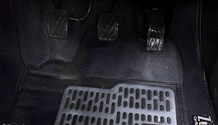 2019 Maruti Swift VXI, Petrol, Manual, 18,670 km, Pedals