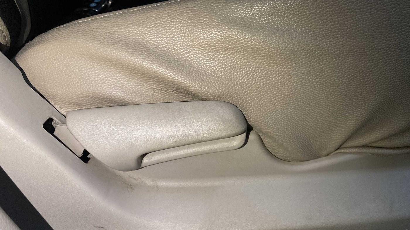 2018 Maruti Celerio VXI (O), CNG, Manual, 32,941 km, Driver Side Adjustment Panel