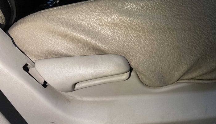 2018 Maruti Celerio VXI (O), CNG, Manual, 32,941 km, Driver Side Adjustment Panel