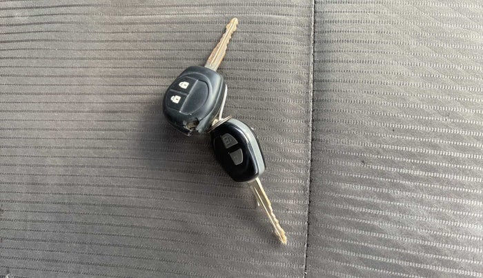 2015 Maruti Swift VXI, Petrol, Manual, 78,124 km, Lock system - Dork lock functional only from remote key