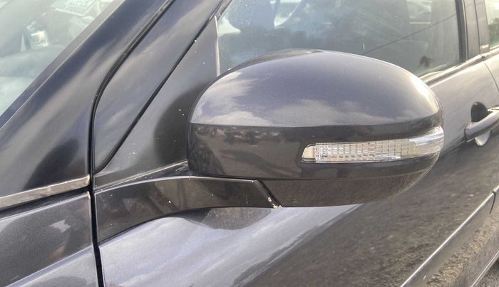 2015 Maruti Swift VXI, Petrol, Manual, 78,124 km, Left rear-view mirror - Folding motor not working