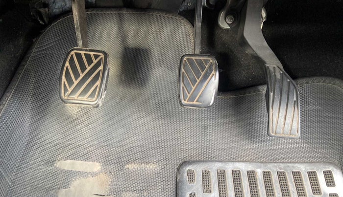 2015 Maruti Swift VXI, Petrol, Manual, 78,124 km, Pedals