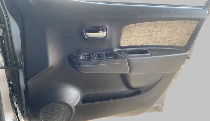 2017 Maruti Wagon R 1.0 VXI, Petrol, Manual, 30,063 km, Driver Side Door Panels Control