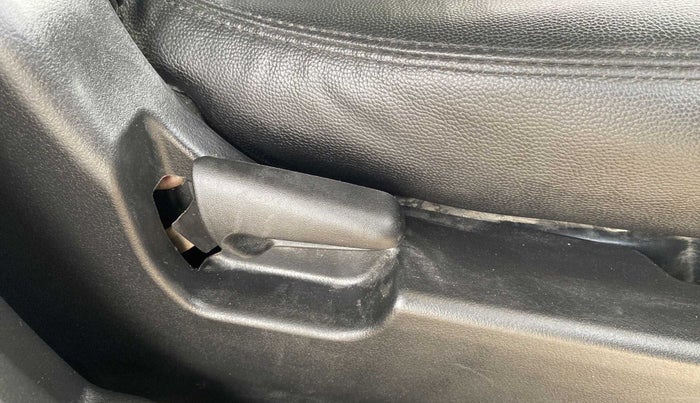 2017 Maruti Wagon R 1.0 VXI, Petrol, Manual, 30,063 km, Driver Side Adjustment Panel