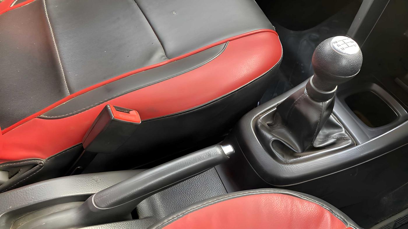 2014 Maruti Swift VXI, Petrol, Manual, 59,786 km, Gear Lever