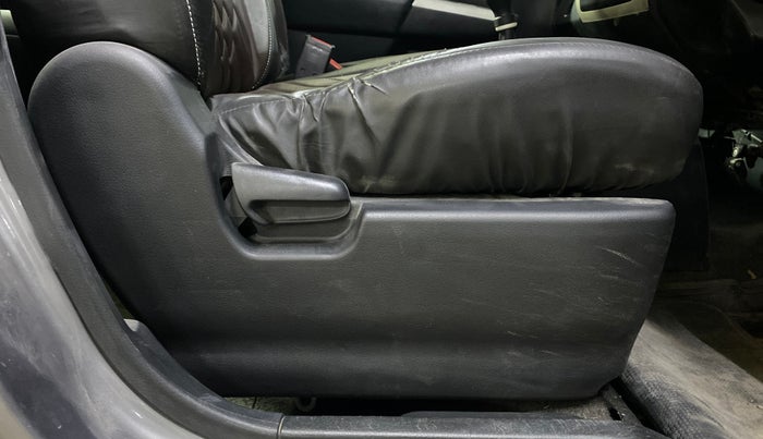 2014 Maruti Wagon R 1.0 LXI, Petrol, Manual, 89,754 km, Driver Side Adjustment Panel