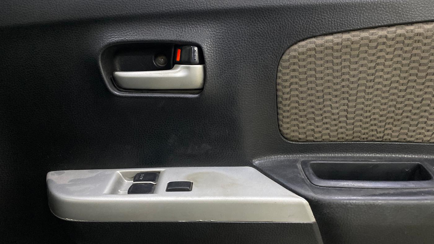 2014 Maruti Wagon R 1.0 LXI, Petrol, Manual, 89,754 km, Driver Side Door Panels Control