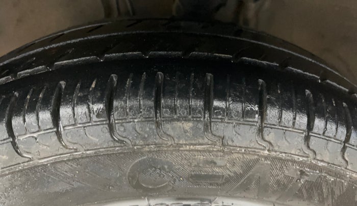 2022 Maruti Alto LXI OPT CNG, CNG, Manual, 90,962 km, Left Front Tyre Tread