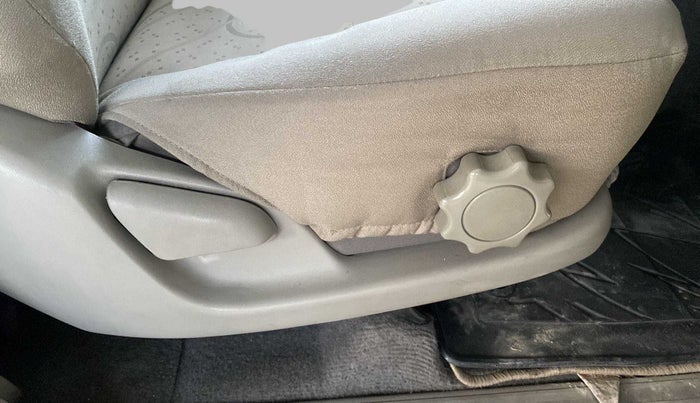 2012 Toyota Innova 2.5 VX 7 STR, Diesel, Manual, 88,126 km, Driver Side Adjustment Panel