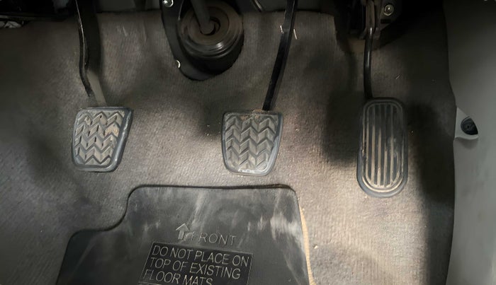 2012 Toyota Innova 2.5 VX 7 STR, Diesel, Manual, 88,126 km, Pedals