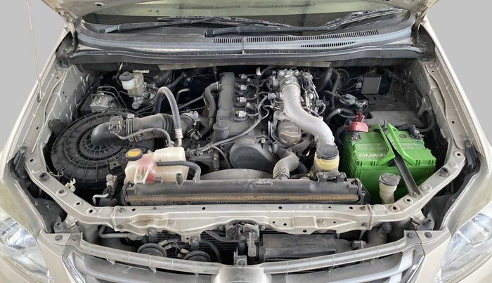 2012 Toyota Innova 2.5 VX 7 STR, Diesel, Manual, 88,126 km, Open Bonet