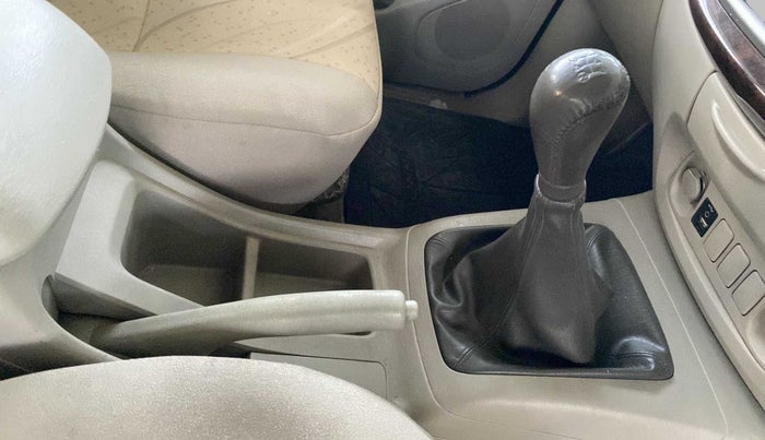 2012 Toyota Innova 2.5 VX 7 STR, Diesel, Manual, 88,126 km, Gear Lever