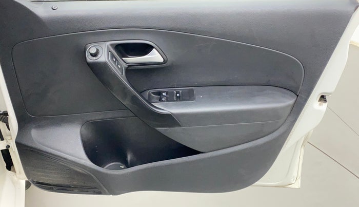 2018 Volkswagen Polo COMFORTLINE 1.0L MPI, Petrol, Manual, 48,676 km, Driver Side Door Panels Control