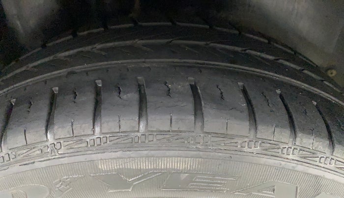 2018 Volkswagen Polo COMFORTLINE 1.0L MPI, Petrol, Manual, 48,676 km, Right Rear Tyre Tread
