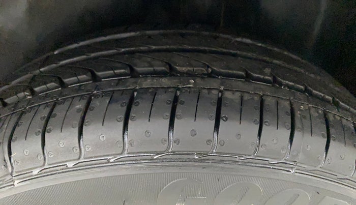 2018 Volkswagen Polo COMFORTLINE 1.0L MPI, Petrol, Manual, 48,676 km, Left Rear Tyre Tread