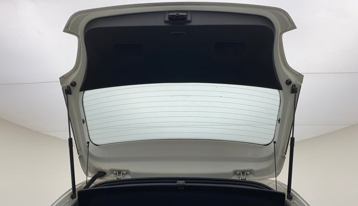 2018 Volkswagen Polo COMFORTLINE 1.0L MPI, Petrol, Manual, 48,676 km, Boot Door Open