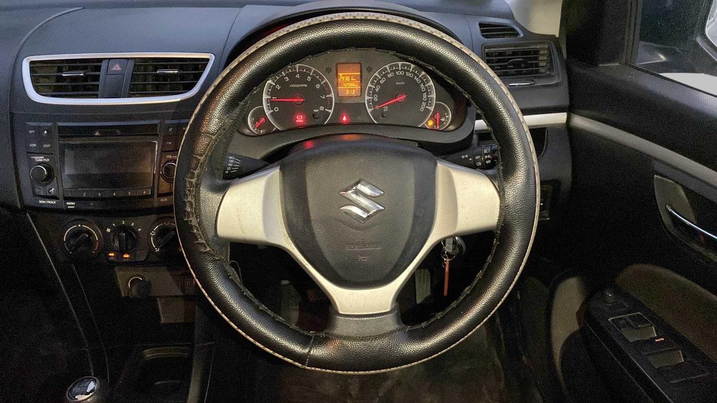 2017 Maruti Swift VXI, Petrol, Manual, 43,018 km, Steering Wheel Close Up