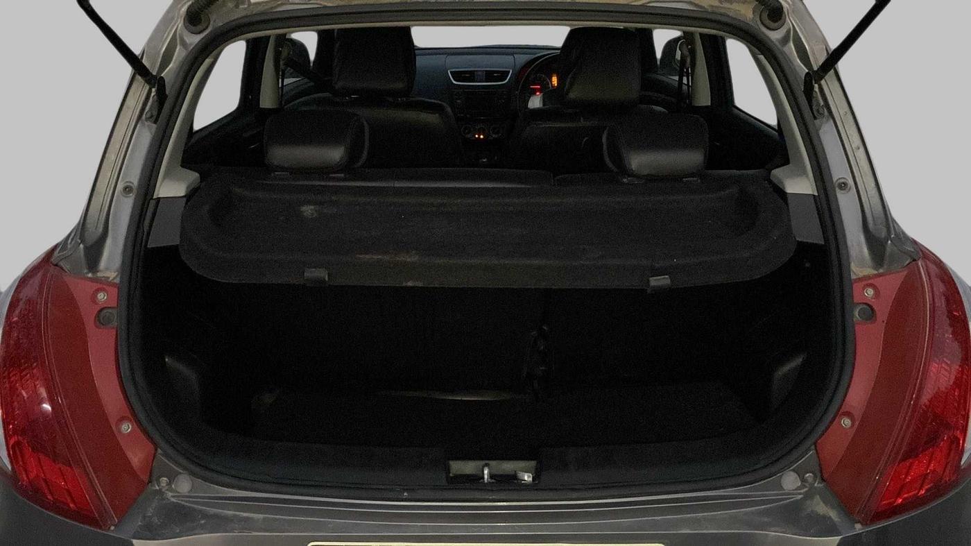 2017 Maruti Swift VXI, Petrol, Manual, 43,018 km, Boot Door Open