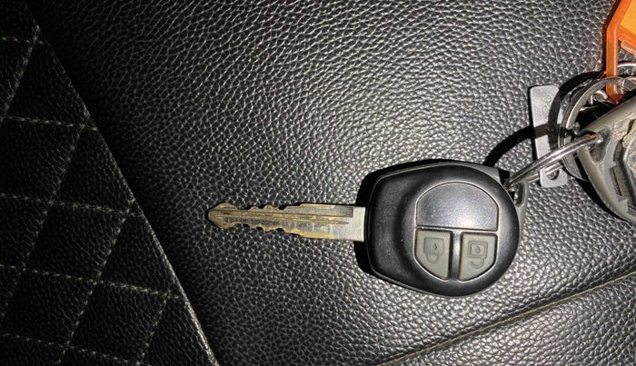 2017 Maruti Swift VXI, Petrol, Manual, 43,018 km, Key Close Up