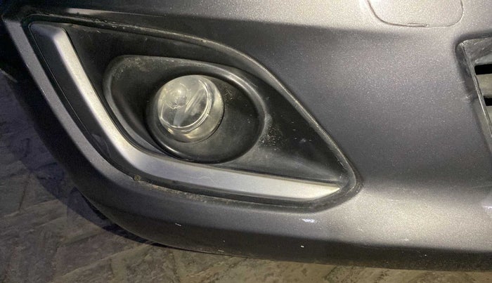 2017 Maruti Swift VXI, Petrol, Manual, 43,018 km, Right fog light - Not working