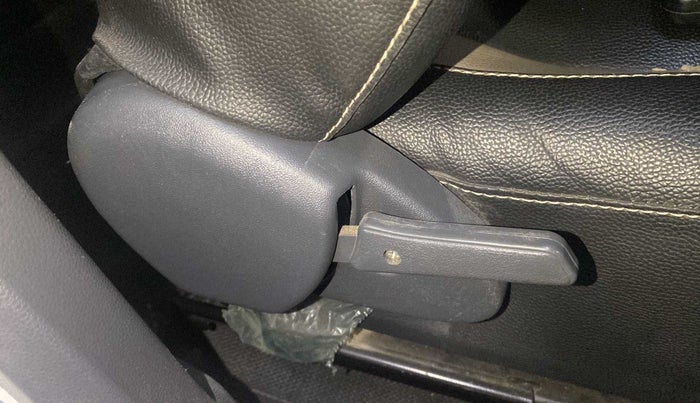 2017 Maruti Alto 800 LXI, Petrol, Manual, 39,006 km, Driver Side Adjustment Panel