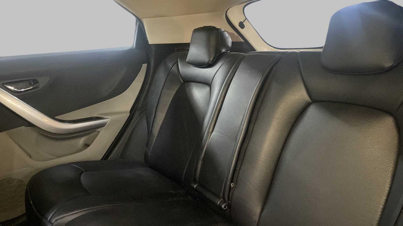 2018 Tata NEXON XZ PLUS DIESEL DUAL TONE, Diesel, Manual, 75,804 km, Right Side Rear Door Cabin