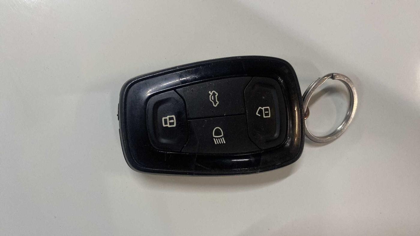 2018 Tata NEXON XZ PLUS DIESEL DUAL TONE, Diesel, Manual, 75,804 km, Key Close Up