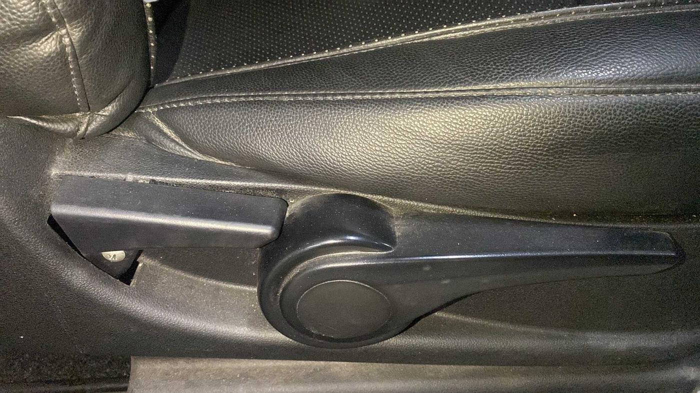 2018 Tata NEXON XZ PLUS DIESEL DUAL TONE, Diesel, Manual, 75,804 km, Driver Side Adjustment Panel