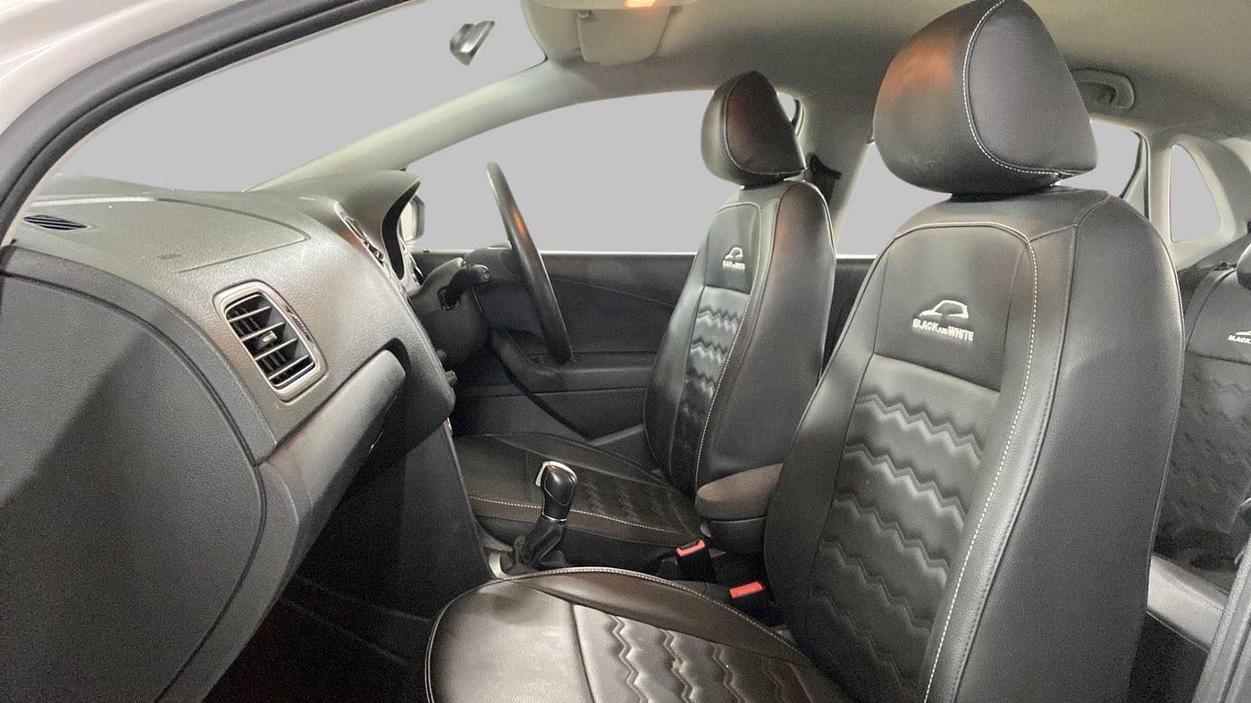 2019 Volkswagen Ameo HIGHLINE PLUS 1.5L AT 16 ALLOY, Diesel, Automatic, 23,104 km, Right Side Front Door Cabin