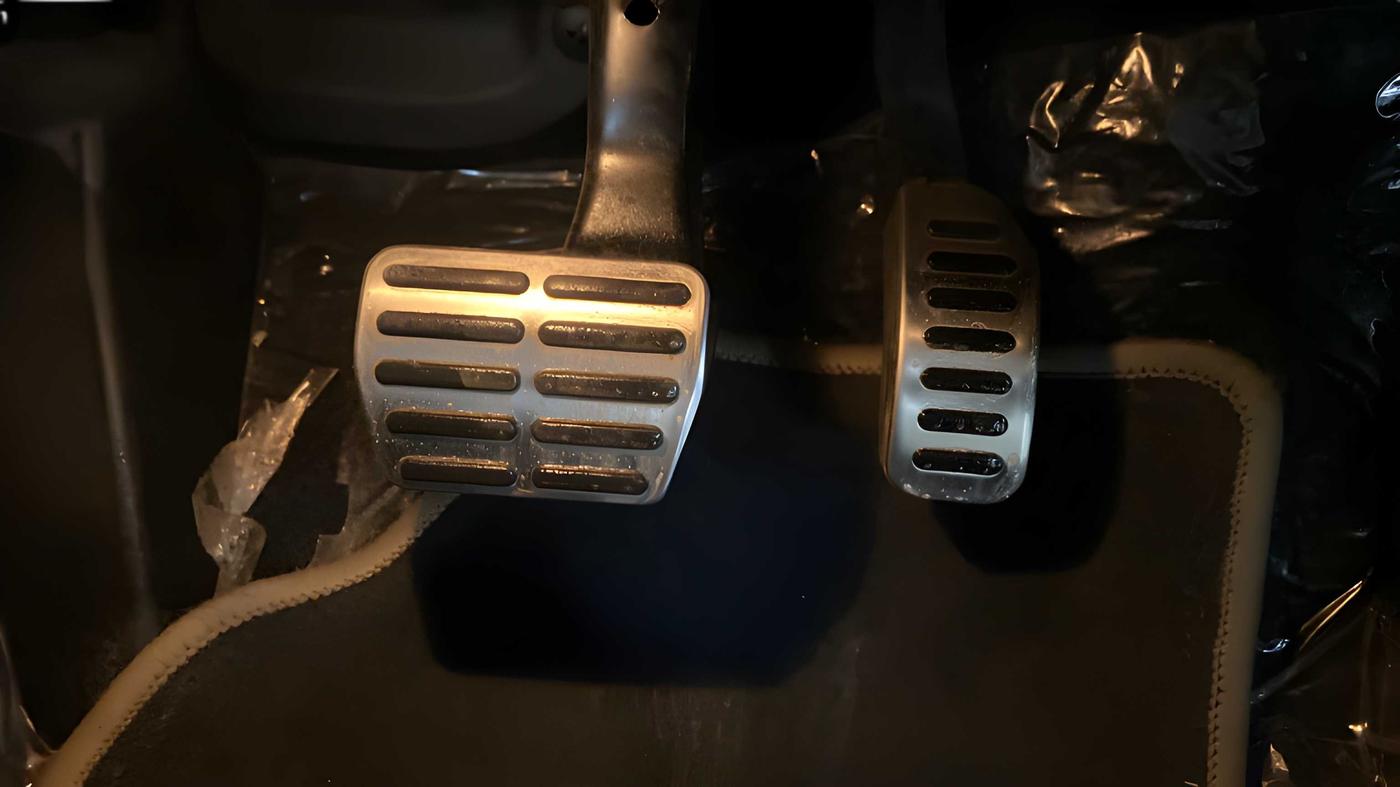 2019 Volkswagen Ameo HIGHLINE PLUS 1.5L AT 16 ALLOY, Diesel, Automatic, 23,104 km, Pedals