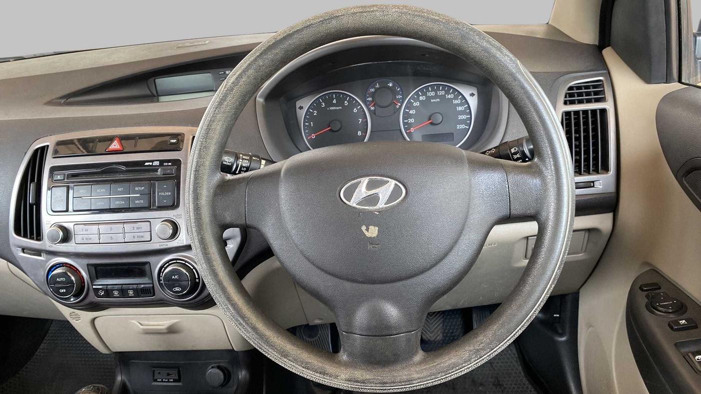 2012 Hyundai i20 MAGNA (O) 1.2, Petrol, Manual, 58,706 km, Steering Wheel Close Up