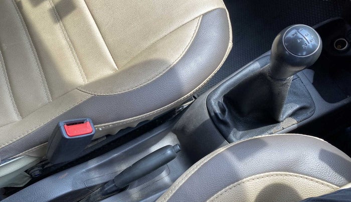 2018 Hyundai Eon ERA +, Petrol, Manual, 38,419 km, Gear Lever