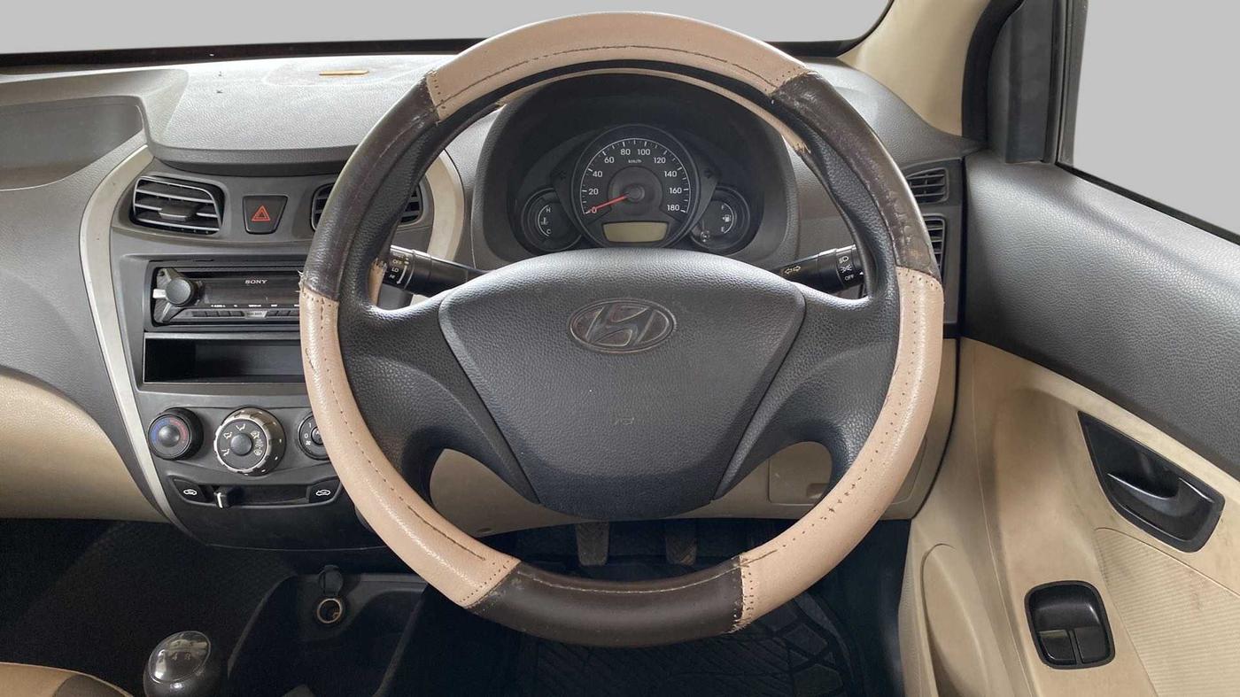 2018 Hyundai Eon ERA +, Petrol, Manual, 38,419 km, Steering Wheel Close Up