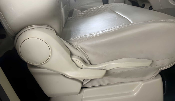 2019 Maruti Ertiga ZXI+ SHVS, Petrol, Manual, 11,940 km, Driver Side Adjustment Panel