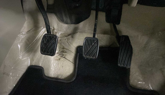 2019 Maruti Ertiga ZXI+ SHVS, Petrol, Manual, 11,940 km, Pedals