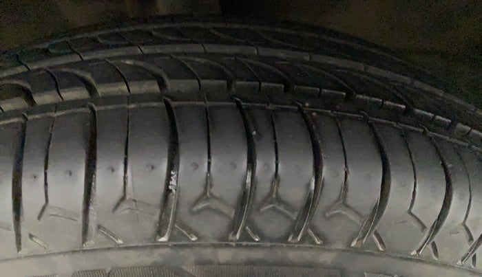 2014 Maruti Wagon R 1.0 LXI CNG, CNG, Manual, 1,19,476 km, Right Front Tyre Tread