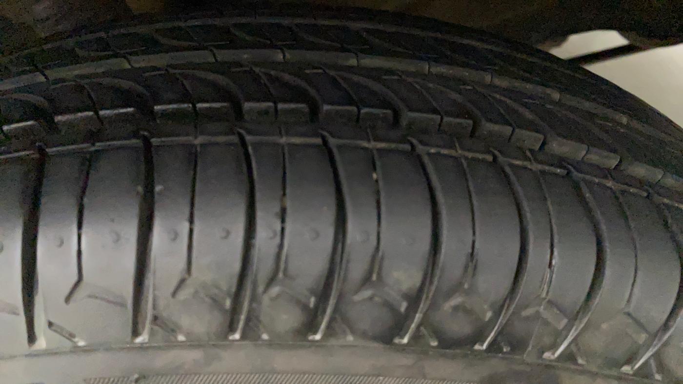 2014 Maruti Wagon R 1.0 LXI CNG, CNG, Manual, 1,19,476 km, Left Front Tyre Tread