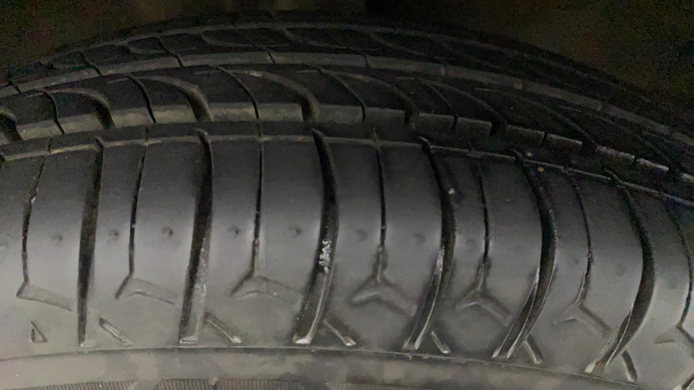 2014 Maruti Wagon R 1.0 LXI CNG, CNG, Manual, 1,19,476 km, Left Rear Tyre Tread