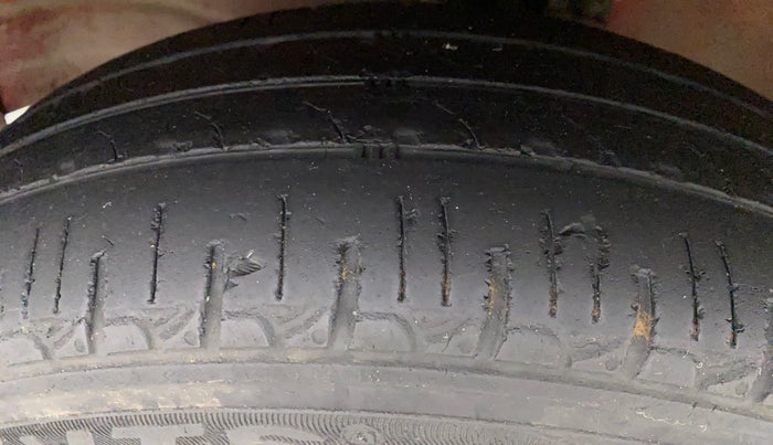 2017 Maruti Wagon R 1.0 VXI, Petrol, Manual, 88,004 km, Left Front Tyre Tread