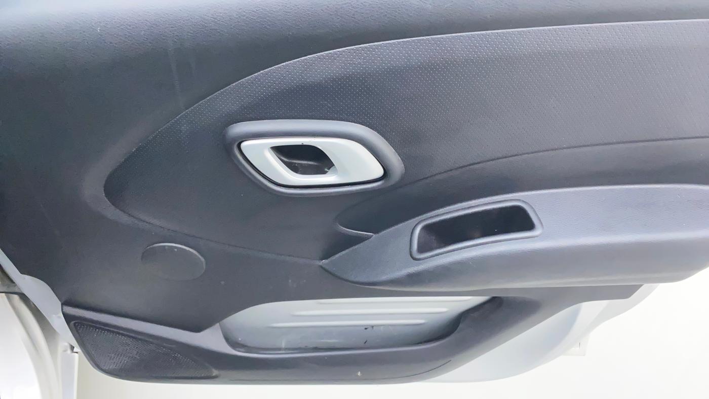 2019 Datsun Redi Go T (O), Petrol, Manual, 33,750 km, Driver Side Door Panels Control