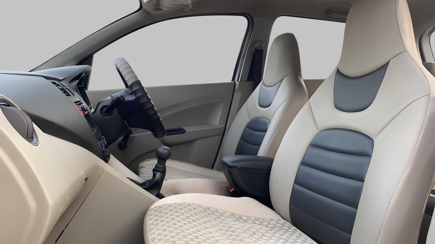 2015 Maruti Celerio LXI, Petrol, Manual, 34,665 km, Right Side Front Door Cabin