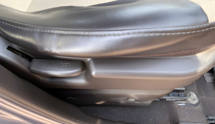 2011 Hyundai Santro Xing GL PLUS, Petrol, Manual, 21,022 km, Driver Side Adjustment Panel