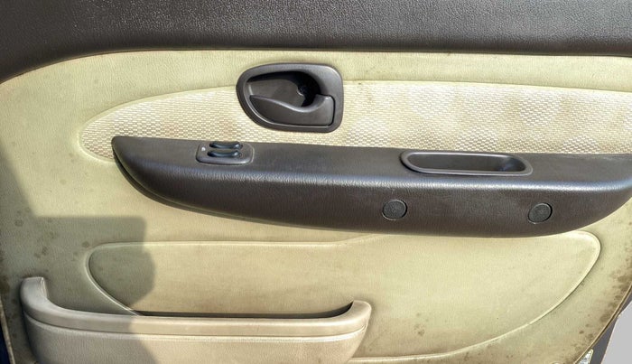 2011 Hyundai Santro Xing GL PLUS, Petrol, Manual, 21,022 km, Driver Side Door Panels Control