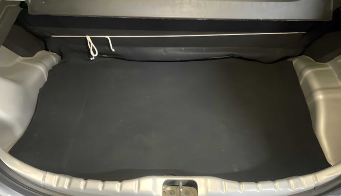 2015 Hyundai Eon MAGNA +, Petrol, Manual, 30,512 km, Boot Inside