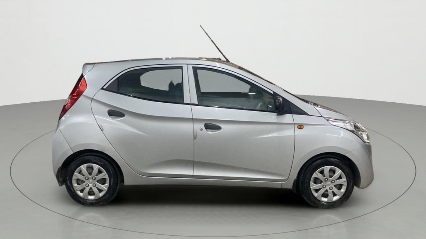 2015 Hyundai Eon MAGNA +, Petrol, Manual, 30,512 km, Right Side View