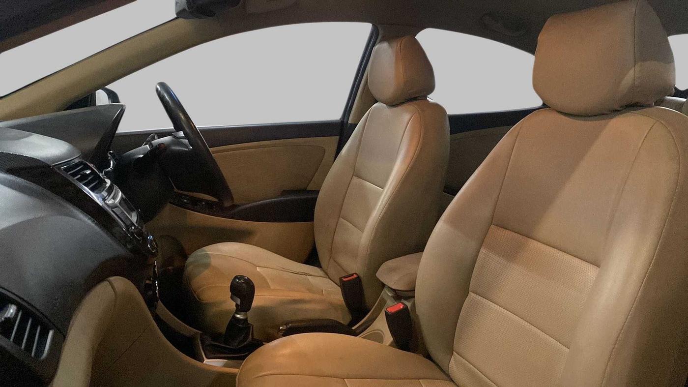 2013 Hyundai Verna FLUIDIC 1.6 VTVT SX, Petrol, Manual, 76,915 km, Right Side Front Door Cabin